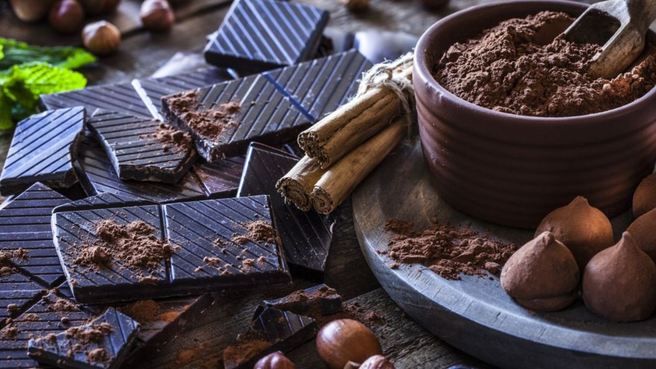 Choclate  -10 Foods to Naturally Boost Dopamine Levels