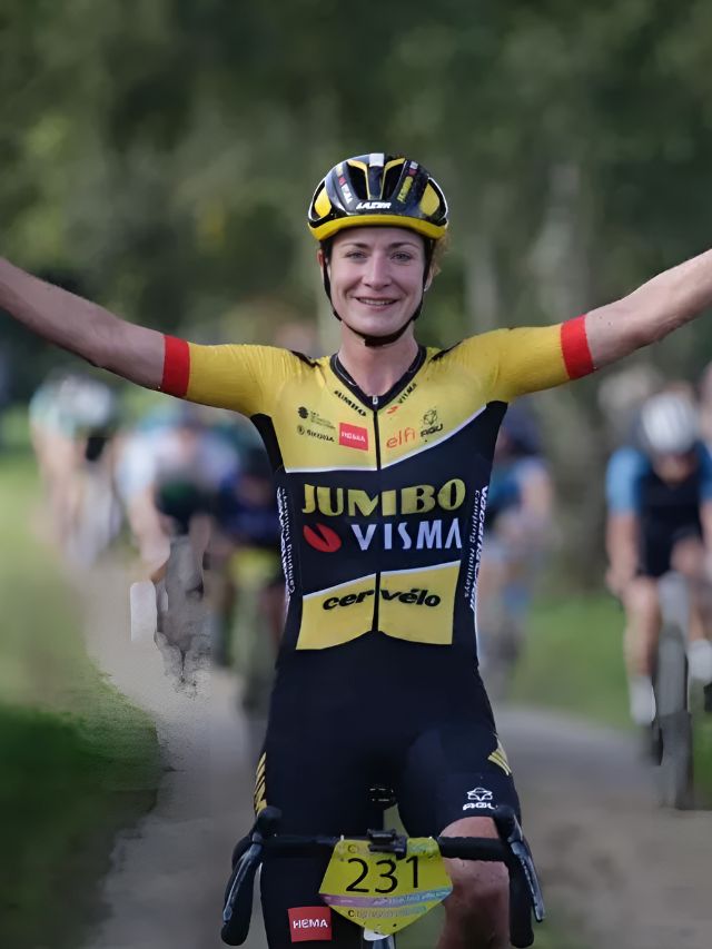 Cycling News : Dutch Powerhouses Visma-Lease a Bike Gear Up for a Historic Tour de France Femmes!