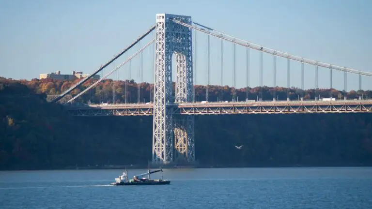Tragedy on the Hudson: Boat Explosion Claims Life of Veteran Worker Amid Rising Waterway Incidents